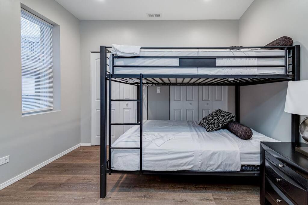 Suite 2 On Southport 4 Queen Beds 시카고 외부 사진