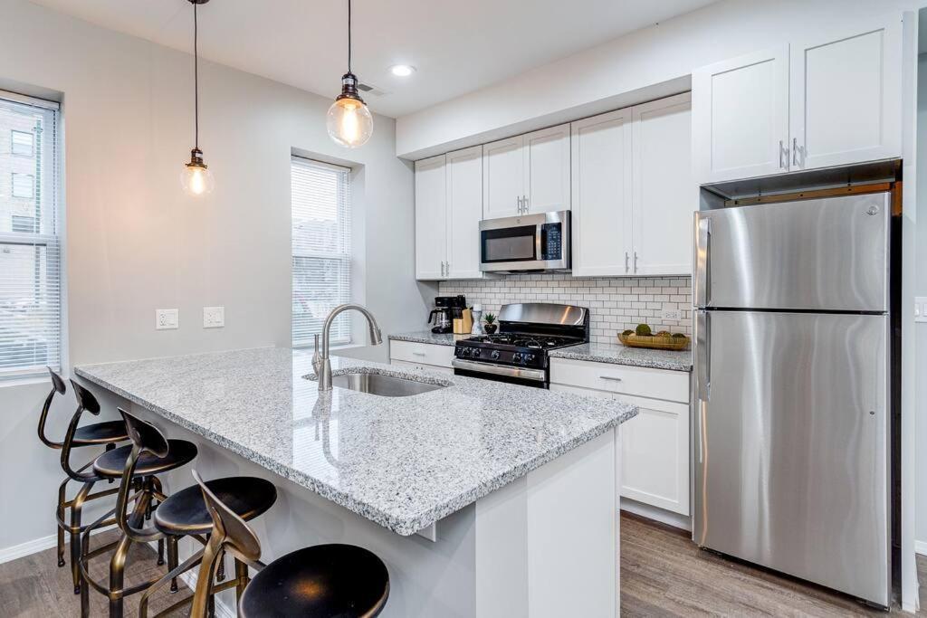 Suite 2 On Southport 4 Queen Beds 시카고 외부 사진